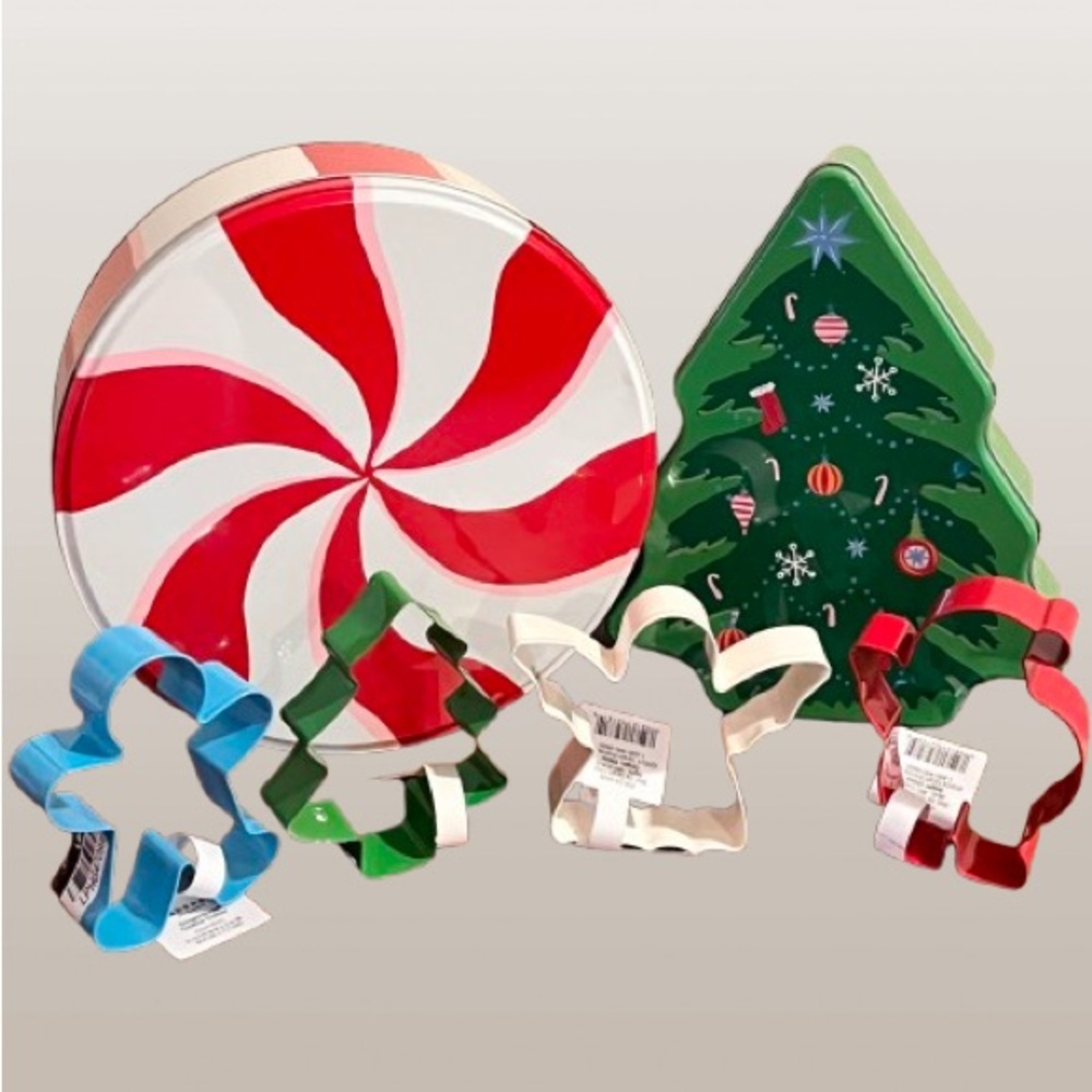 🆕- Target- Christmas Baking Bundle- 2 Cookie Tins Plus 4 Holiday Cookie Cutters